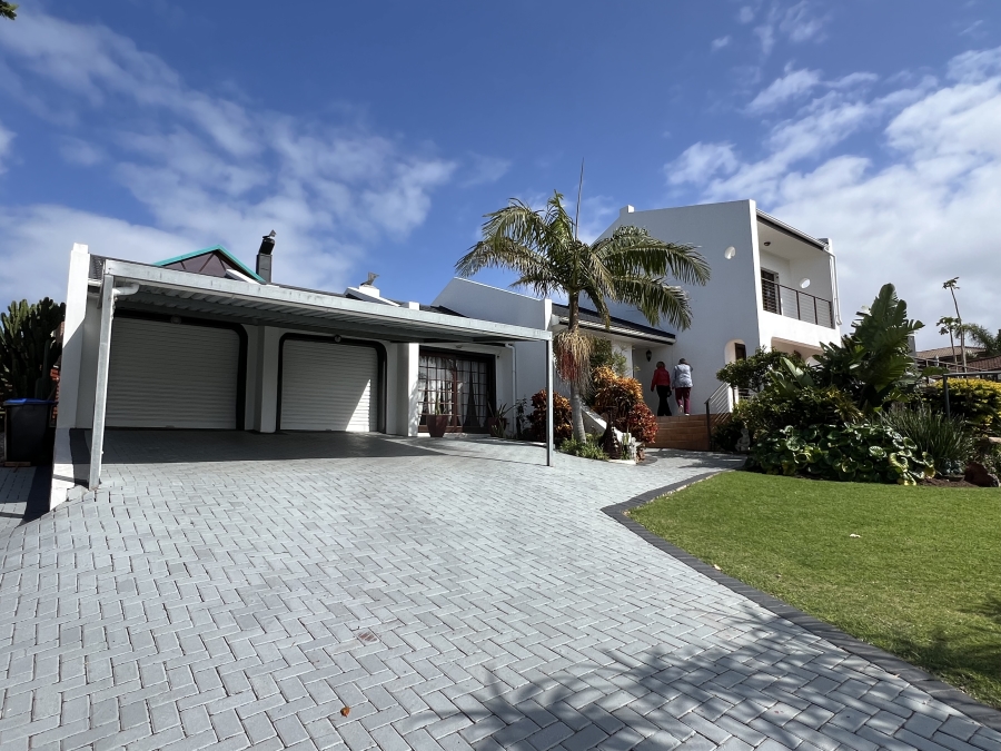 3 Bedroom Property for Sale in Wavecrest Eastern Cape